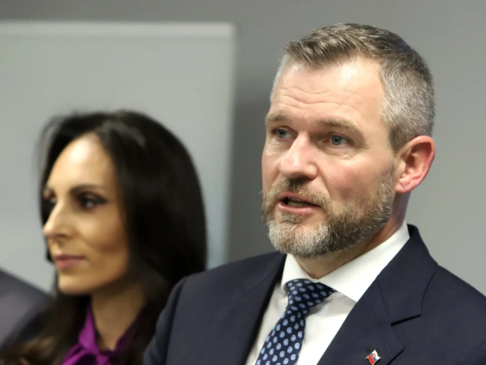 Na snímke zľava ministerka zdravotníctva SR Zuzana Dolinková a predseda NR SR Peter Pellegrini počas tlačovej konferencie v priestoroch Fakultnej nemocnice s poliklinikou F. D. Roosvelta v Banskej Bystrici 9. novembra 2023.