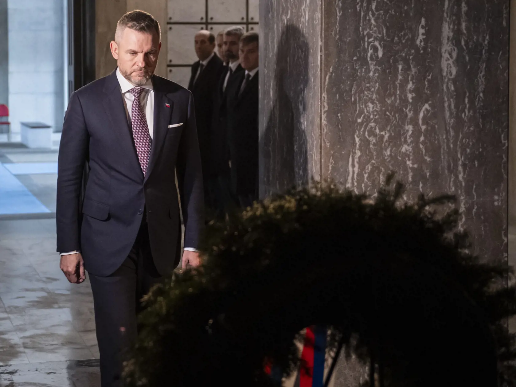 Na snímke predseda Národnej rady (NR) SR Peter Pellegrini počas kladenia vencov na Národnom pamätníku na Vítkove v Prahe vo štvrtok 30. novembra 2023.