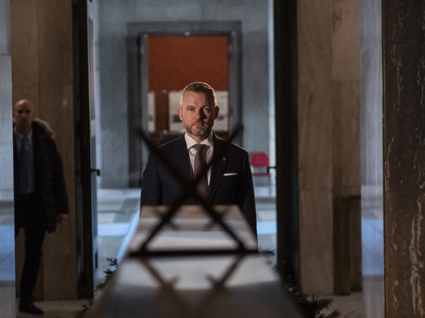 Na snímke predseda Národnej rady (NR) SR Peter Pellegrini počas kladenia vencov na Národnom pamätníku na Vítkove v Prahe vo štvrtok 30. novembra 2023.