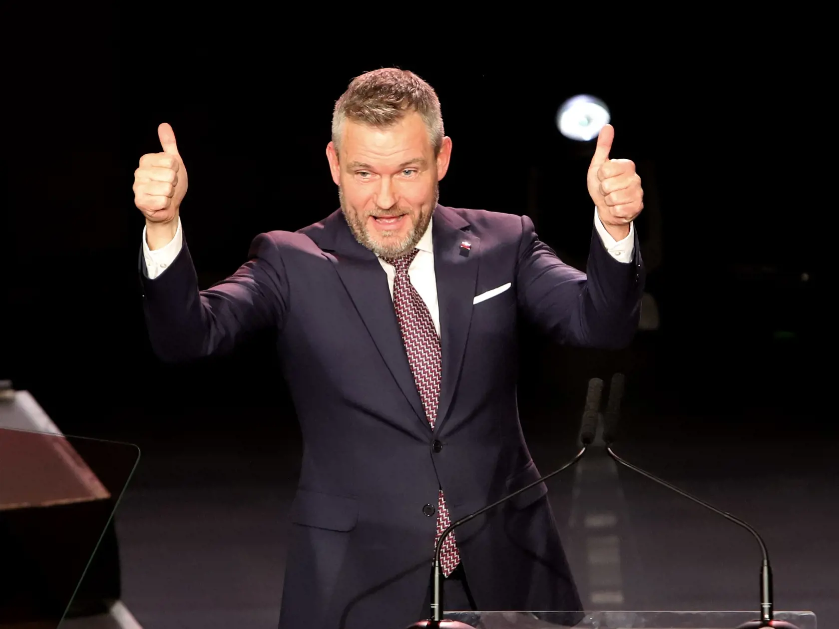 Na snímke predseda NR SR Peter Pellegrini (Hlas-SD) potvrdil svoju prezidentskú kandidatúru na podujatí Hlasu-sociálnej demokracie v Štátnej opere v Banskej Bystrici 19. januára 2024.