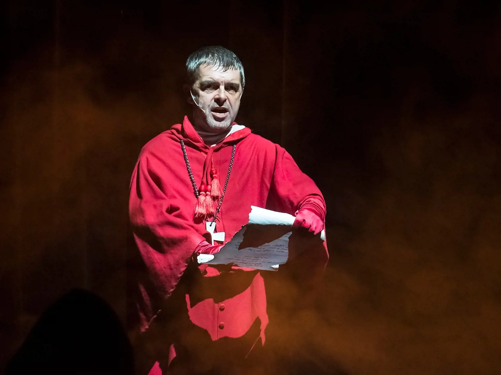 Kočiš predviedol, že je nielen dobrý herec, ale aj spevák.