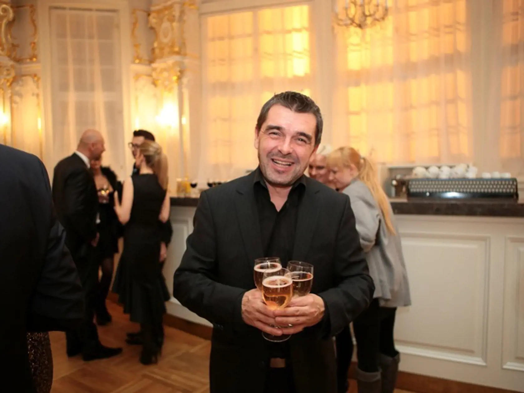 Peter Kočiš vďačí za veľa hereckej legende, ktorá ho vysekala z problémov.