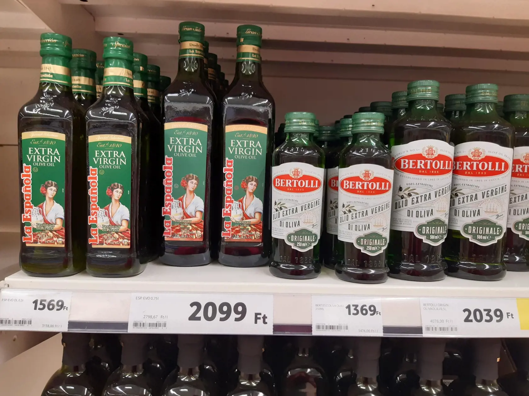 Olej, po ktorom je na Slovensku veľká zhánka, v Maďarsku kúpite bez problémov, aký len chcete.