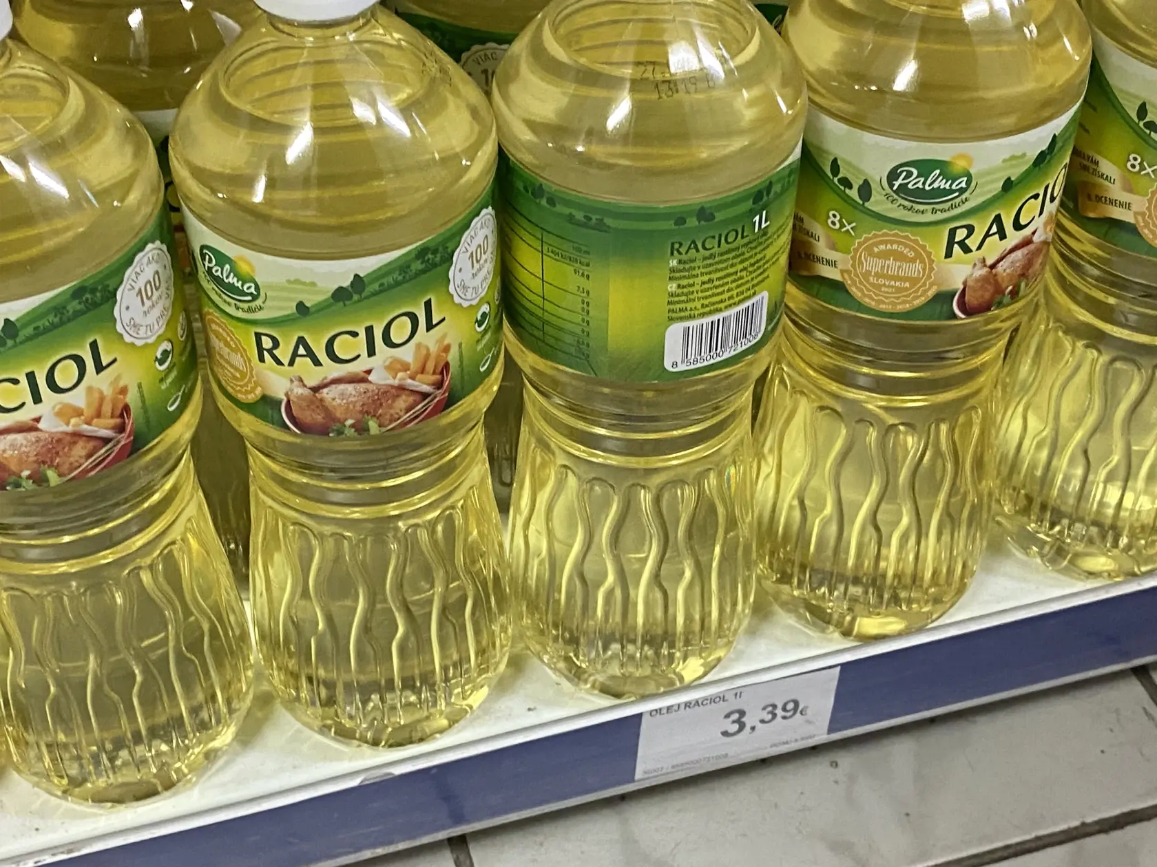 Ceny rastlinných olejov tiež vystúpili do závratných výšin. Ešte pred pár mesiacmi ich bolo možné kúpiť o dve tretiny lacnejšie.