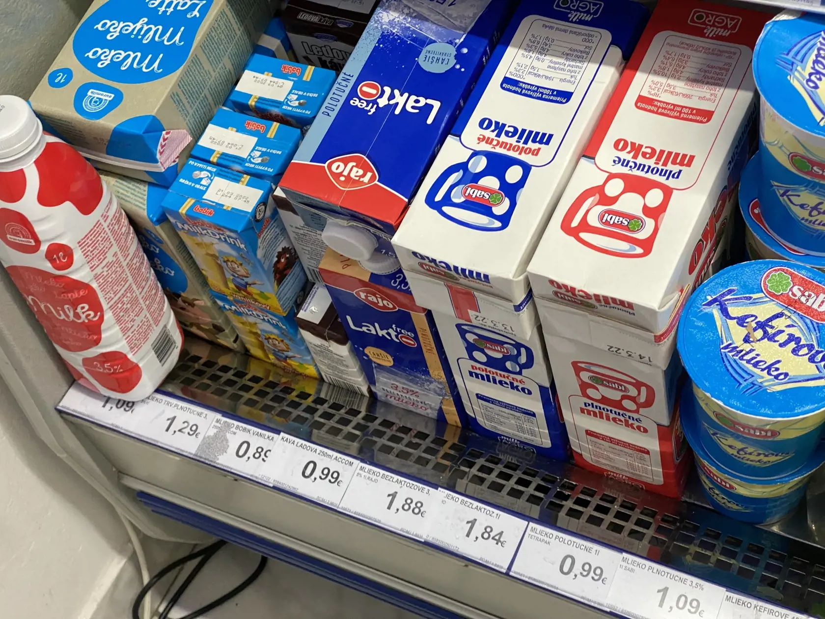 Aj mlieko v priebehu pár mesiacov poriadne zdraželo.