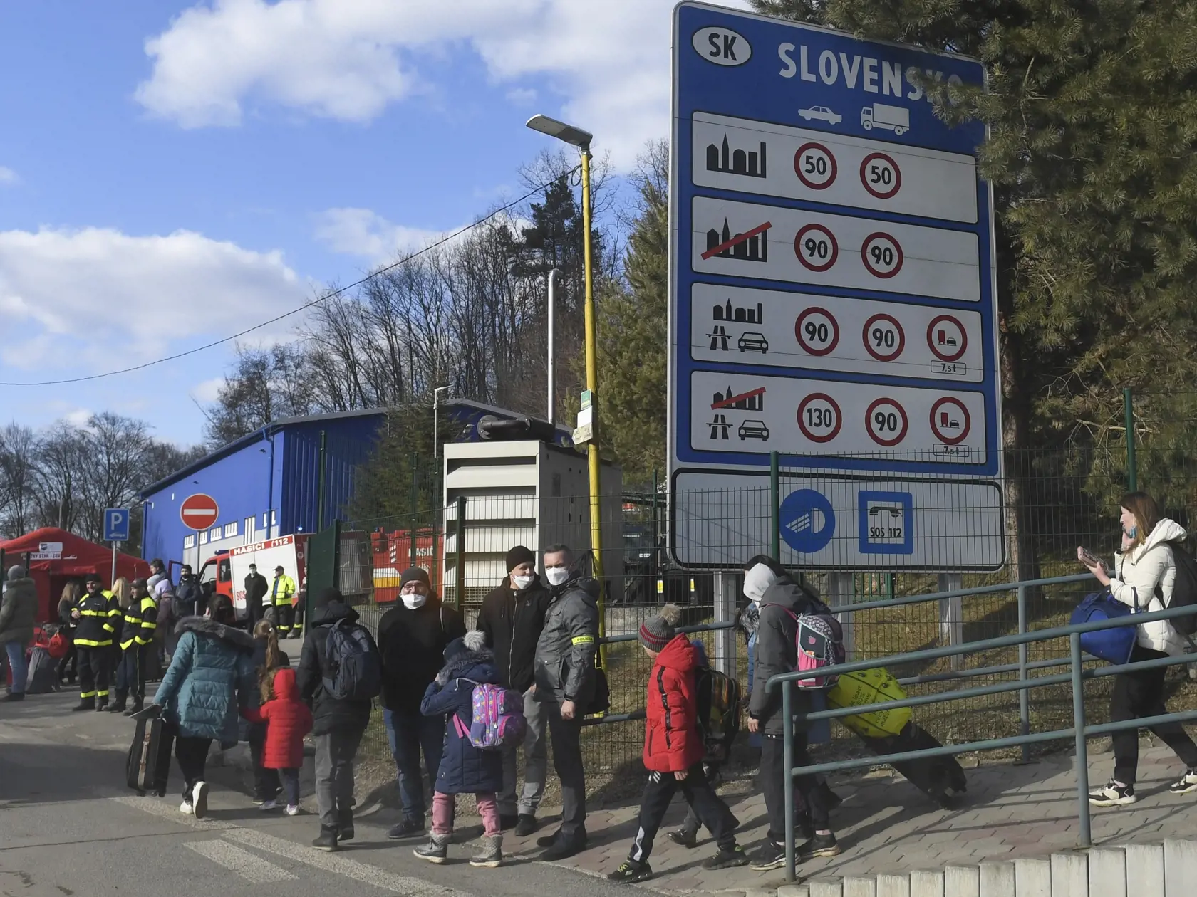 Na snímke vojnoví utečenci z Ukrajiny na hraničnom priechode Ubľa-Malyj Bereznyj. Ubľa, 27. februára 2022. FOTO TASR – František Iván