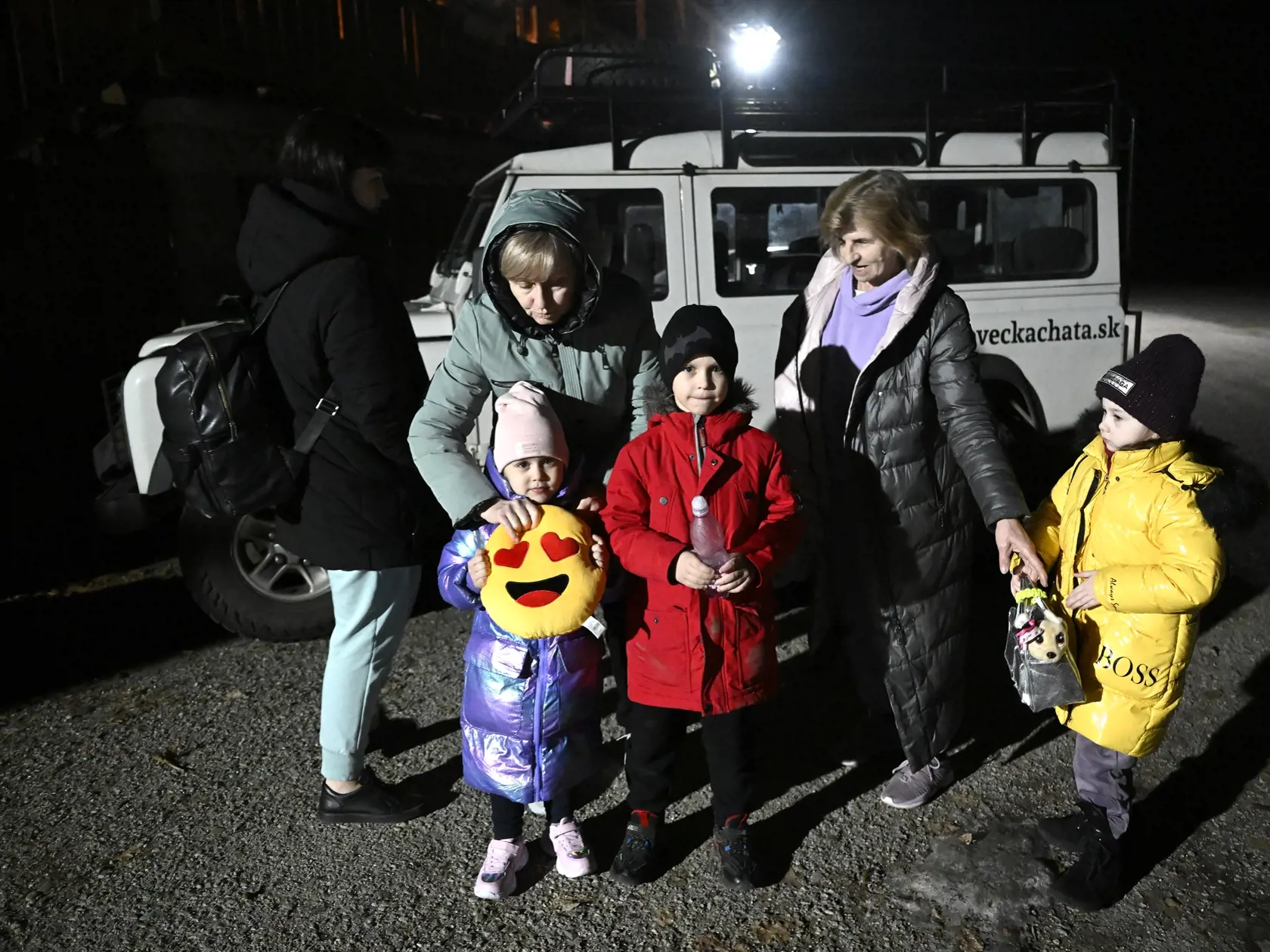 Na snímke prvá skupina utečencov z Ukrajiny, ktorú ubytovali 28. februára 2022 večer na Inoveckej chate pri Trenčíne. FOTO TASR - Radovan Stoklasa