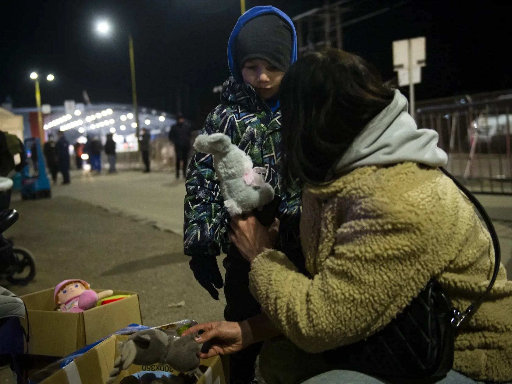 Na snímke utečenci z Ukrajiny na slovensko-ukrajinskom hraničnom priechode v obci Vyšné Nemecké, okres Sobrance  v sobotu 12. marca 2022. FOTO TASR - Jakub Kotian