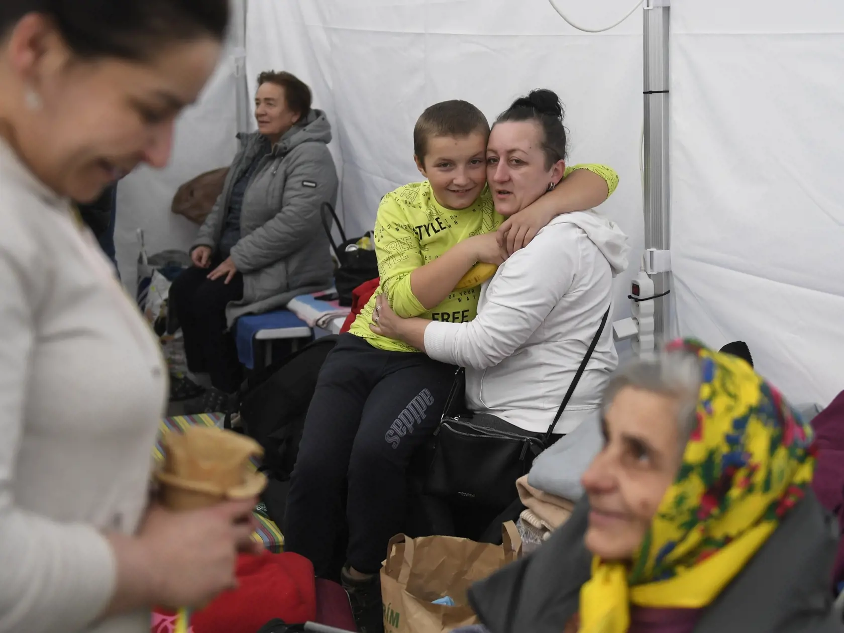 Na snímke vojnoví utečenci z Ukrajiny v stane na hraničnom priechode Ubľa-Malyj Bereznyj. Ubľa, 27. februára 2022. FOTO TASR – František Iván