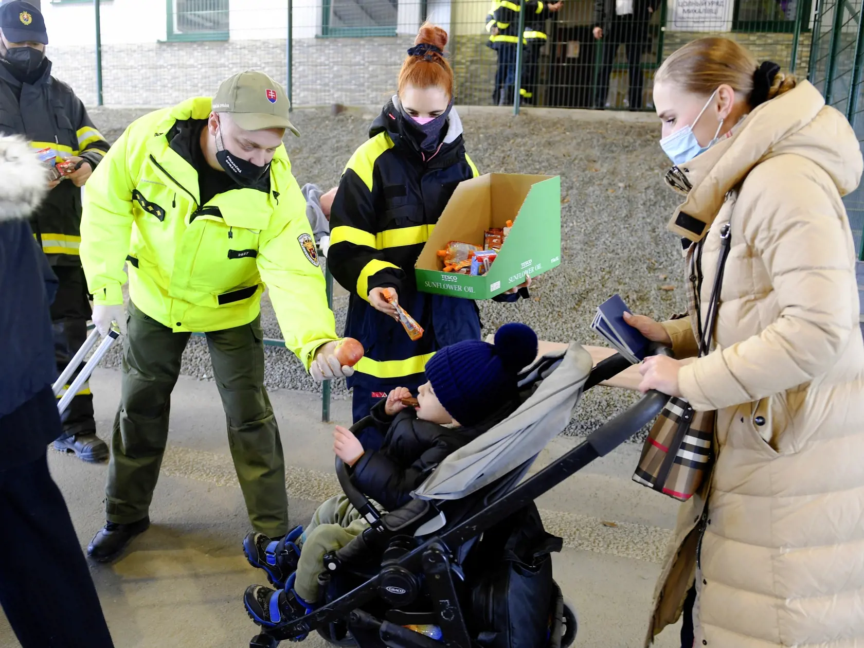 Na snímke vojnoví utečenci z Ukrajiny na hraničnom priechode Ubľa-Malyj Bereznyj. Ubľa, 27. februára 2022. FOTO TASR – František Iván