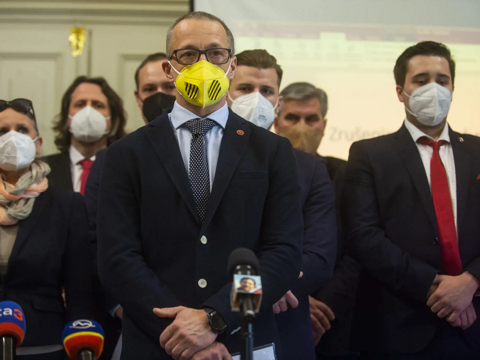 Na snímke uprostred predseda Rady vysokých škôl SR doc. RNDr. Martin Putala, PhD. počas tlačovej konferencie na tému - Zrušenie samosprávy fakúlt - trójsky kôň v novele vysokoškolského zákona v Bratislave 9. marca 2022. FOTO TASR - Jakub Kotian