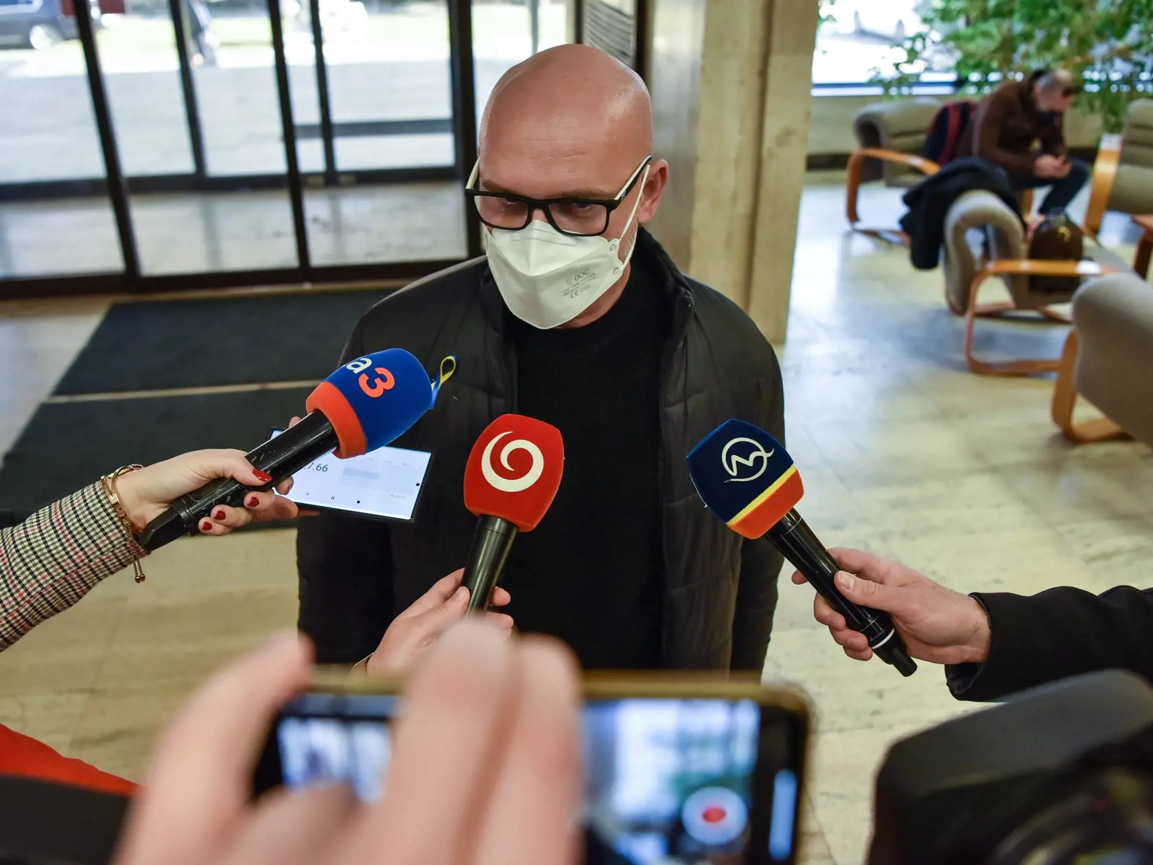Na snímke minister školstva, vedy, výskumu a športu SR Branislav Gröhling (SaS) počas vyhlásenia pred rokovaním vlády SR 27. februára 2022 v Bratislave. FOTO TASR - Pavol Zachar