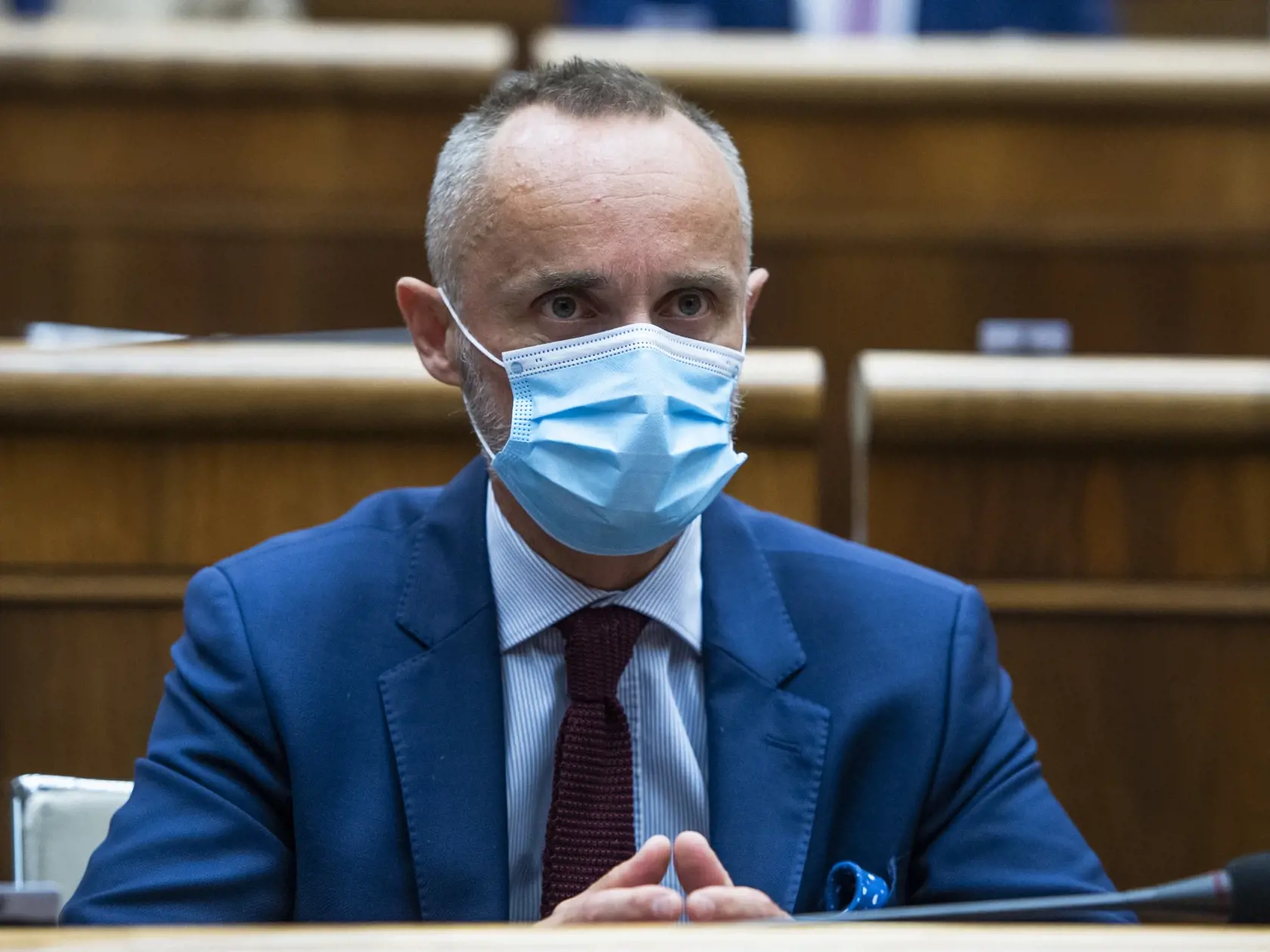 Na snímke poslanec Národnej rady SR (NRSR) Tomáš Valášek (nezaradený) počas rokovania mimoriadnej 34. schôdze NRSR v Bratislave 30. júna 2021. Minister financií Igor Matovič (OĽANO) čelí odvolávaniu z funkcie. FOTO TASR - Jaroslav Novák