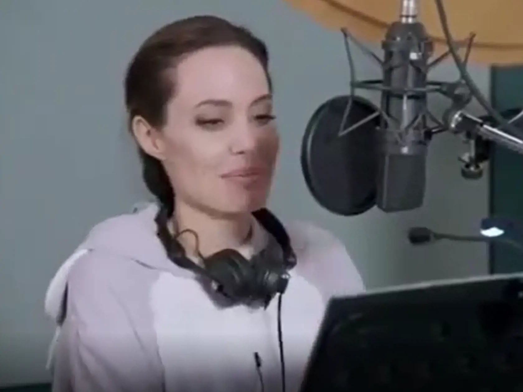 Na sociálnej sieti zverejnila záznam z dabovania nového filmu. Angelina v ňom zažiarila a oslnila fanúšikov.