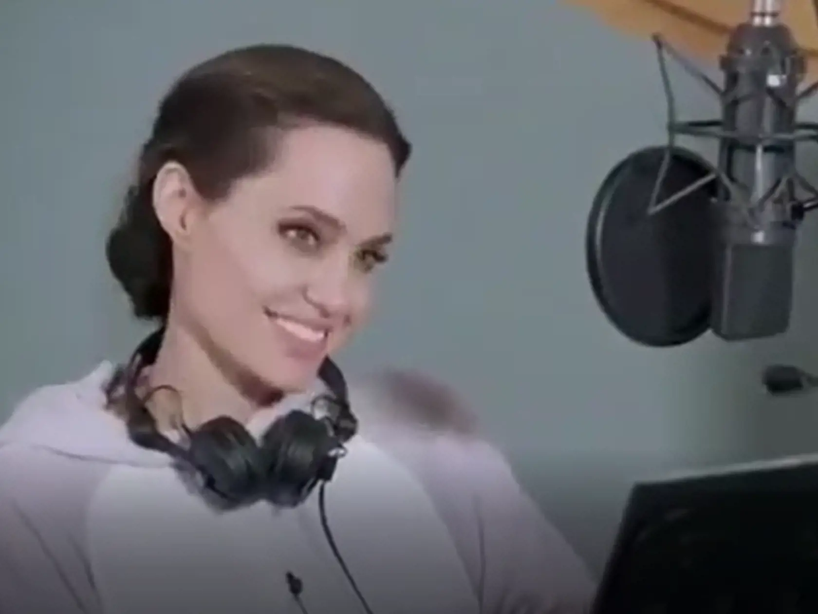 Na sociálnej sieti zverejnila záznam z dabovania nového filmu. Angelina v ňom zažiarila a oslnila fanúšikov.