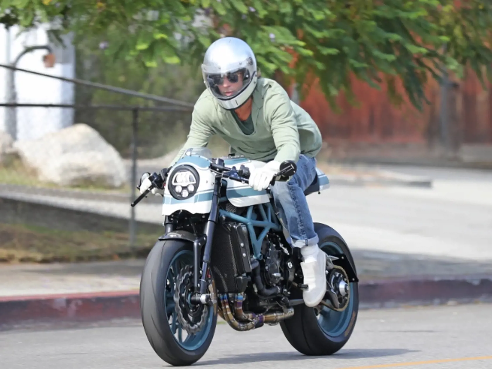 Brad Pitt tesne po stretnutí s Angelinou Jolie.