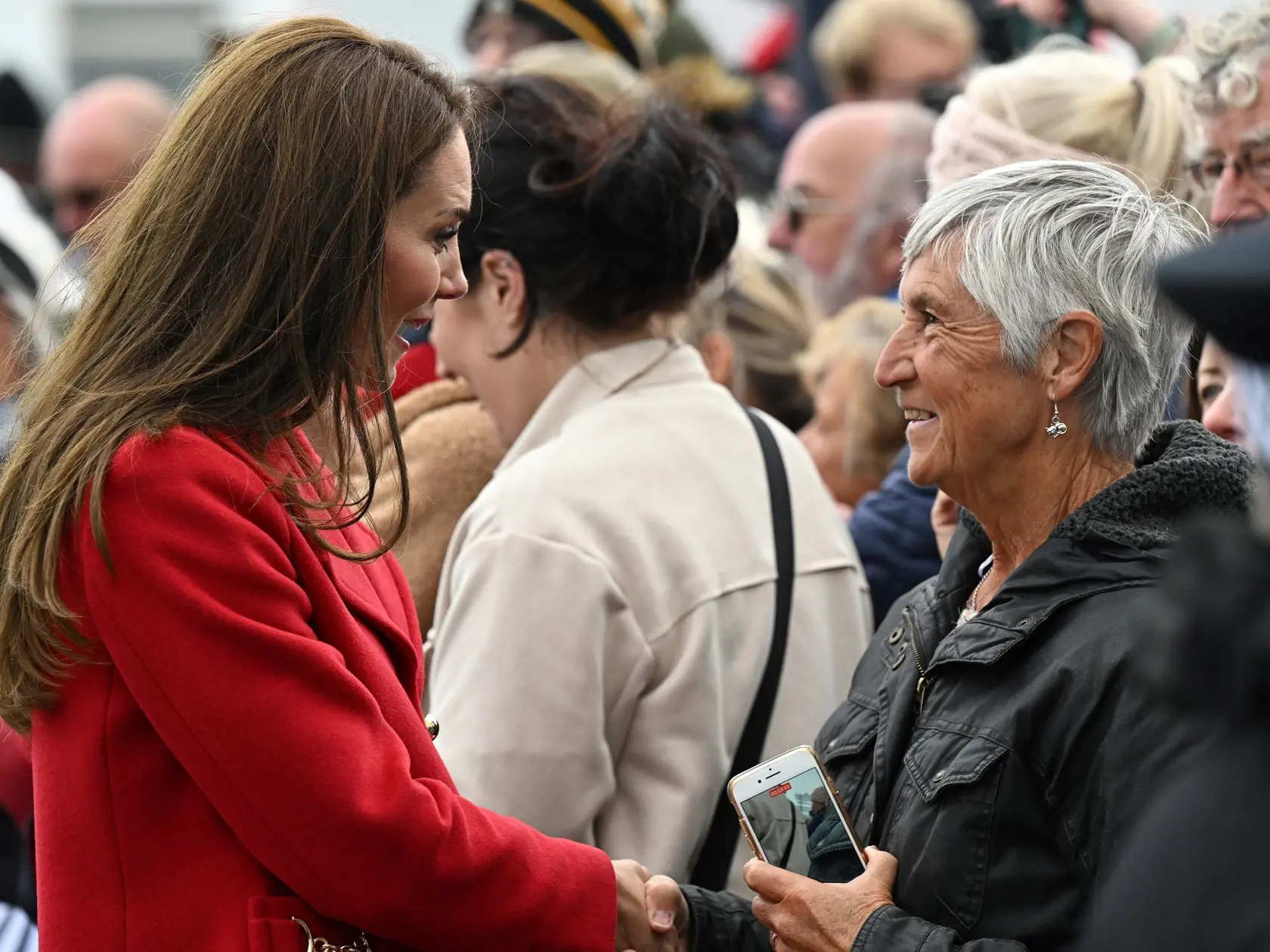 Catherine, princezná z Walesu absolvuje turné po svojej krajine po boku manžela.