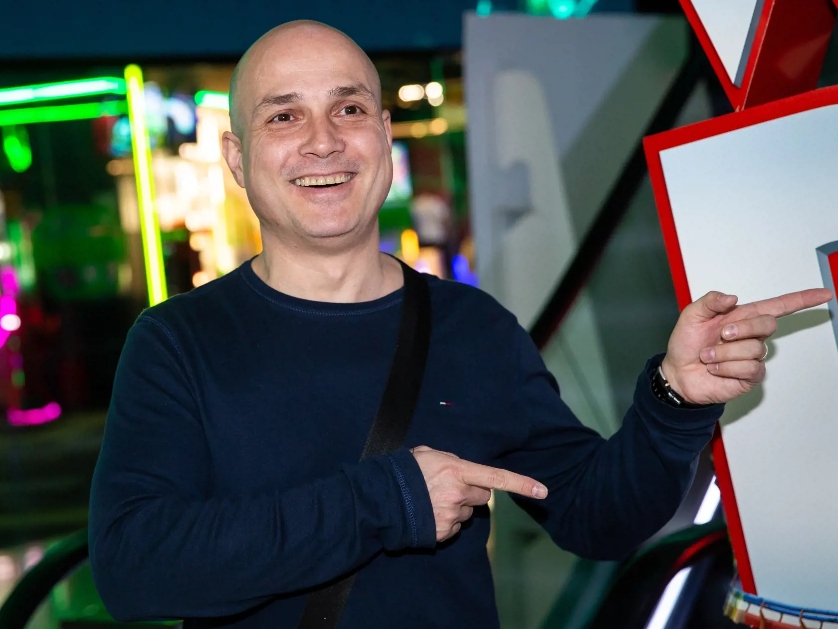 Premiéra kreslenej komédie "Čarovný park" v jednom z bratislavských kínosál. Na snímke Dušan Cinkota.