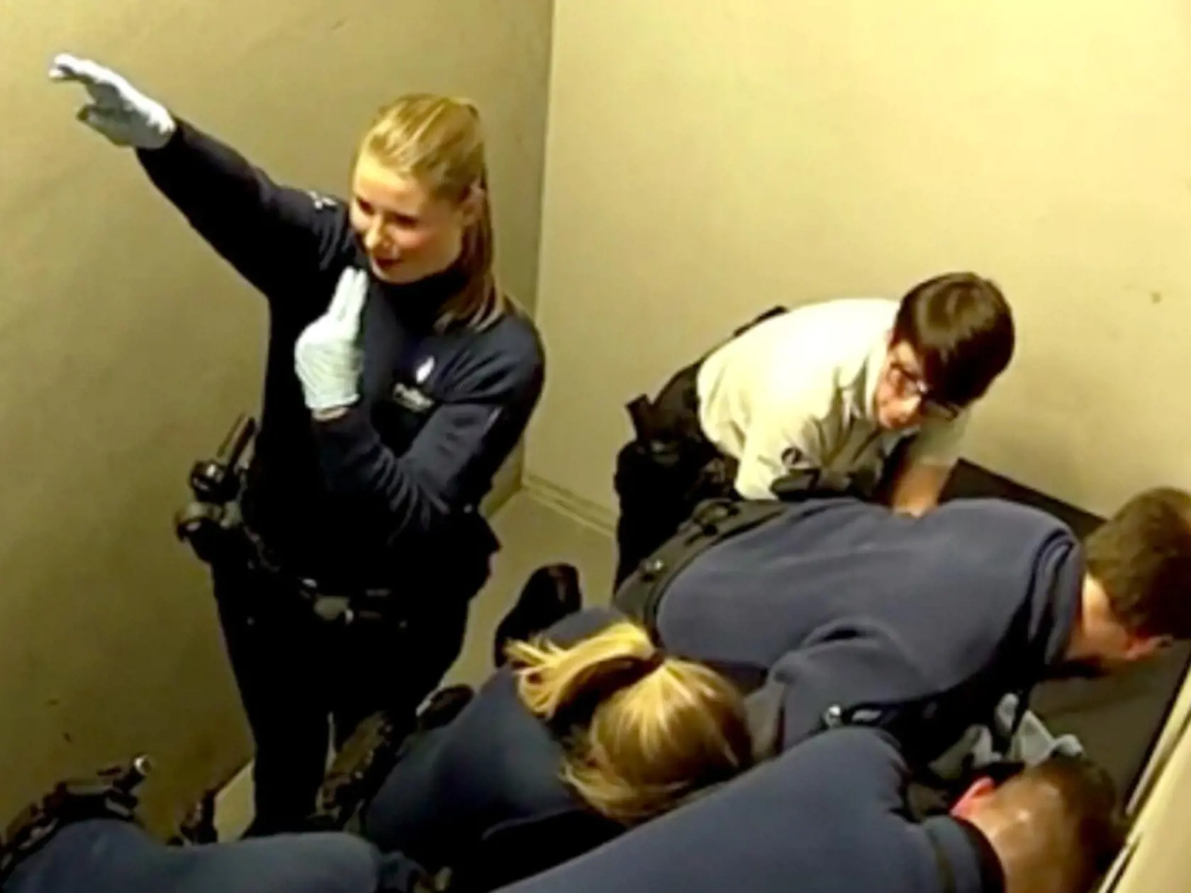 Hajlujúca policajtka: Video z cely šokovalo celé Belgicko aj Slovensko.
