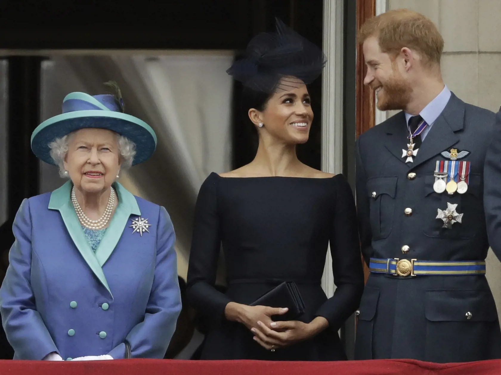 Meghan s Harrym sa postarali o to, že Alžbete zamrzol úsmev na tvári. Kráľovninou nočnou morou je fakt, že by si šľachta robila, čo chcela.