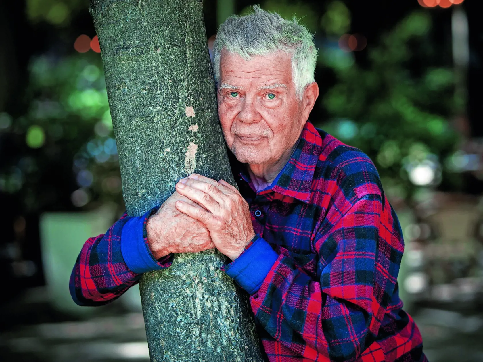 OLDO HLAVÁČEK sa po manželkinom odchode stále trápi.