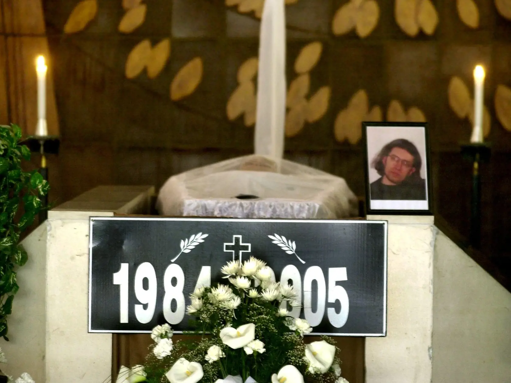 Posledná rozlúčka s 21-ročným študentom Danielom Tupým sa uskutočnila 10. novembra 2005 na novom cintoríne v Žiline.