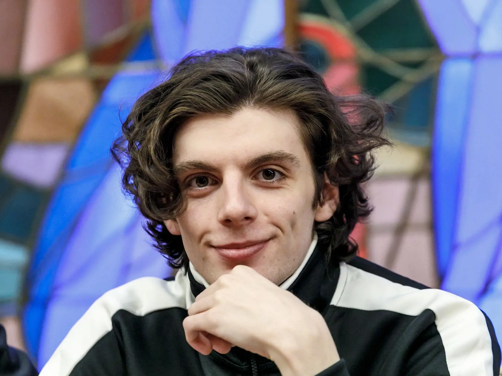 Na snímke herec Adam Kubala počas tlačovej konferencie po verejnej generálke autorskej inscenácie Fantomas v réžii Valerie Schulczovej v Divadle P. O. Hviezdoslava v Bratislave vo štvrtok 2. februára 2023. FOTO TASR - Dano Veselský