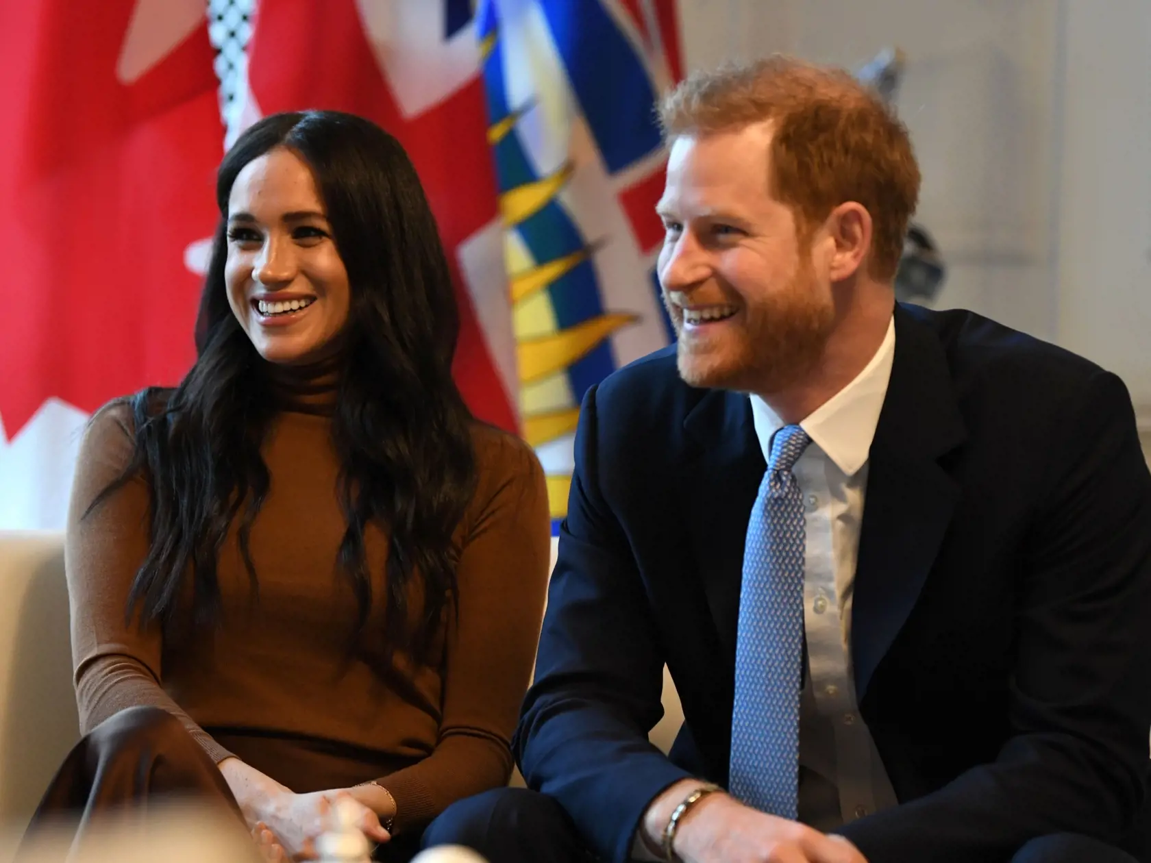 Princ Harry a jeho manželka Meghan sa rozhodli vzdať kráľovských povinností. Môžu však stratiť aj kráľovskú apanáž.