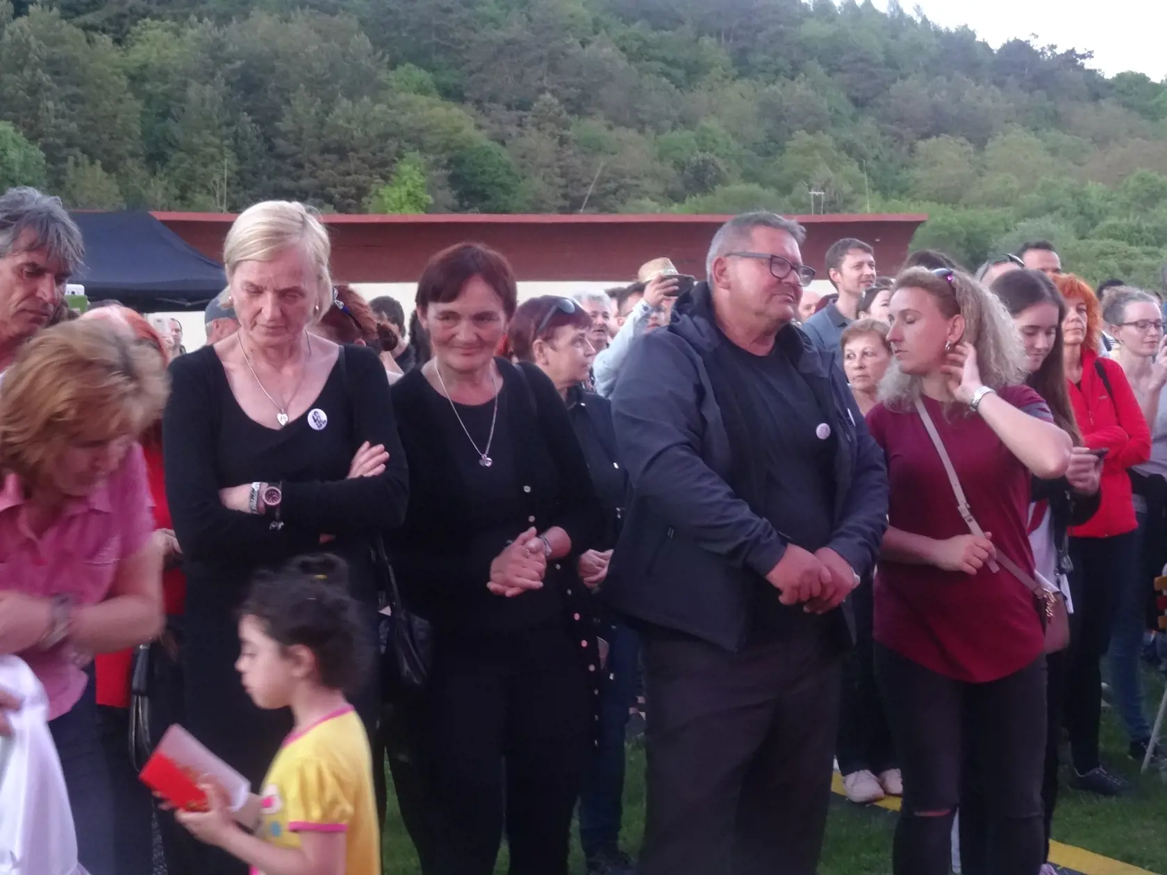 Zlatica Kušnírová s manželmi Kuciakovcami po príchode na koncert.