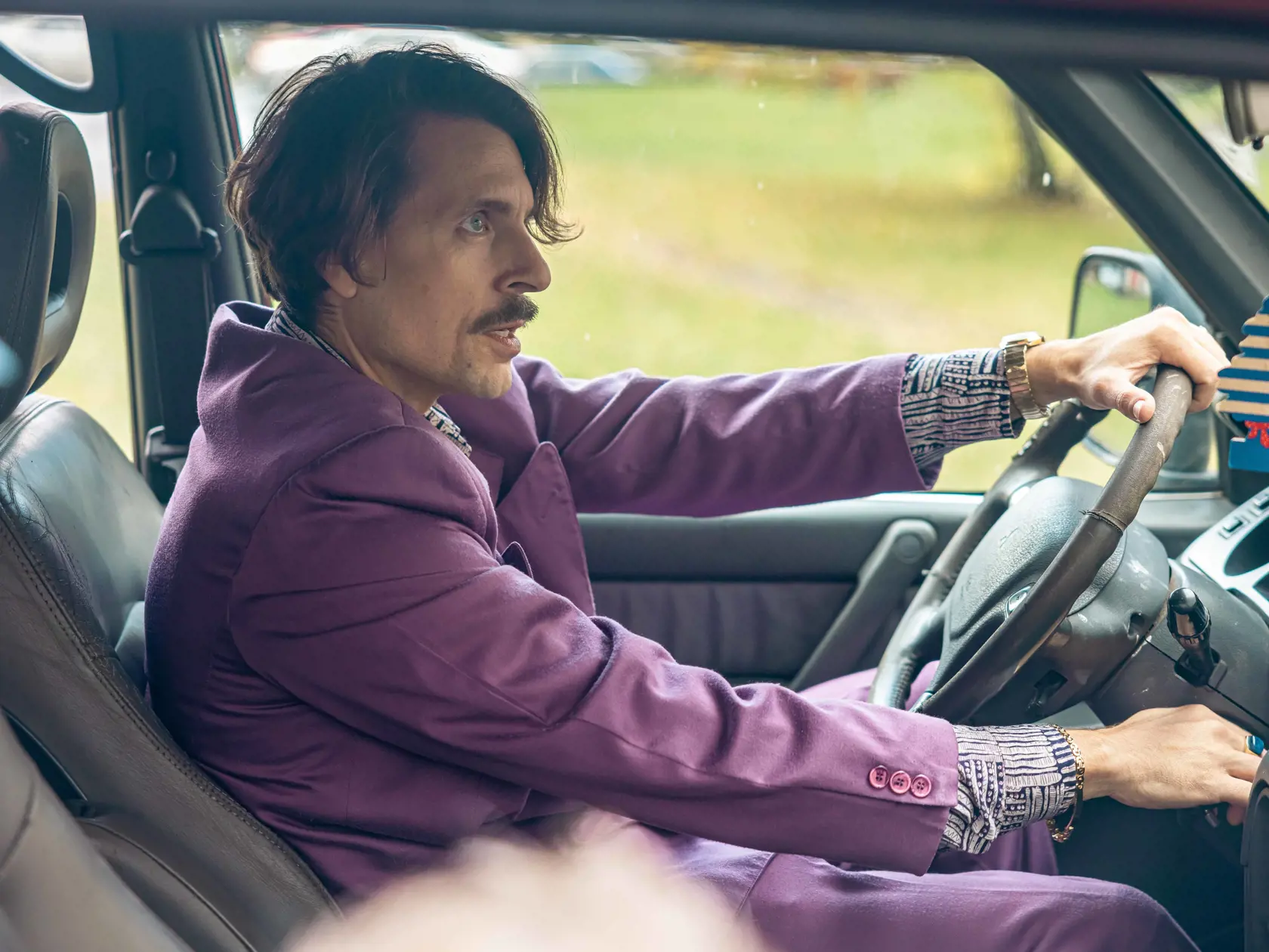 Juraj Loj vo filme ČERNÁK. Stvárni mafiána z bratislavského podsvetia, ktorý mal ambíciu stať sa jeho šéfom. 