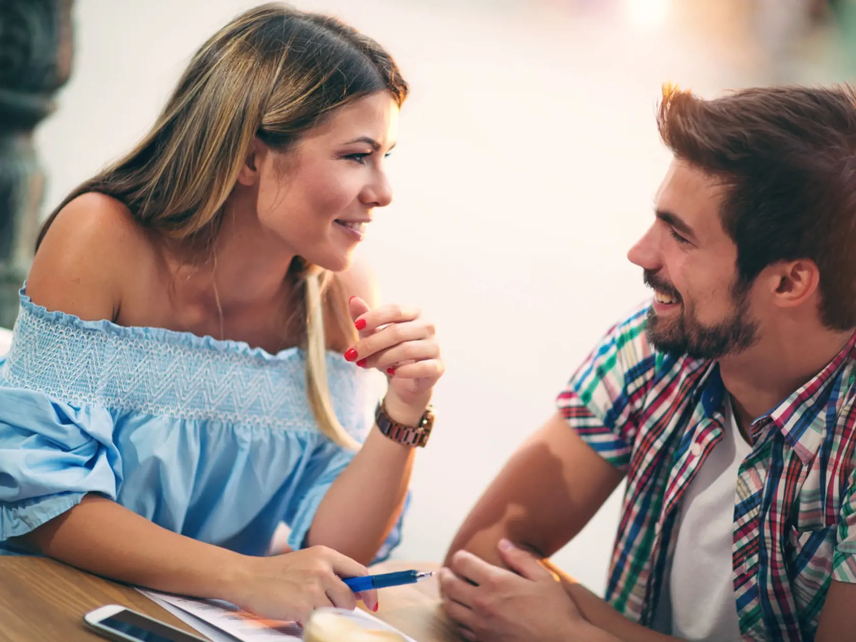 Young,Couple,Sitting,In,A,Cafe,Talking,And,Enjoying,On