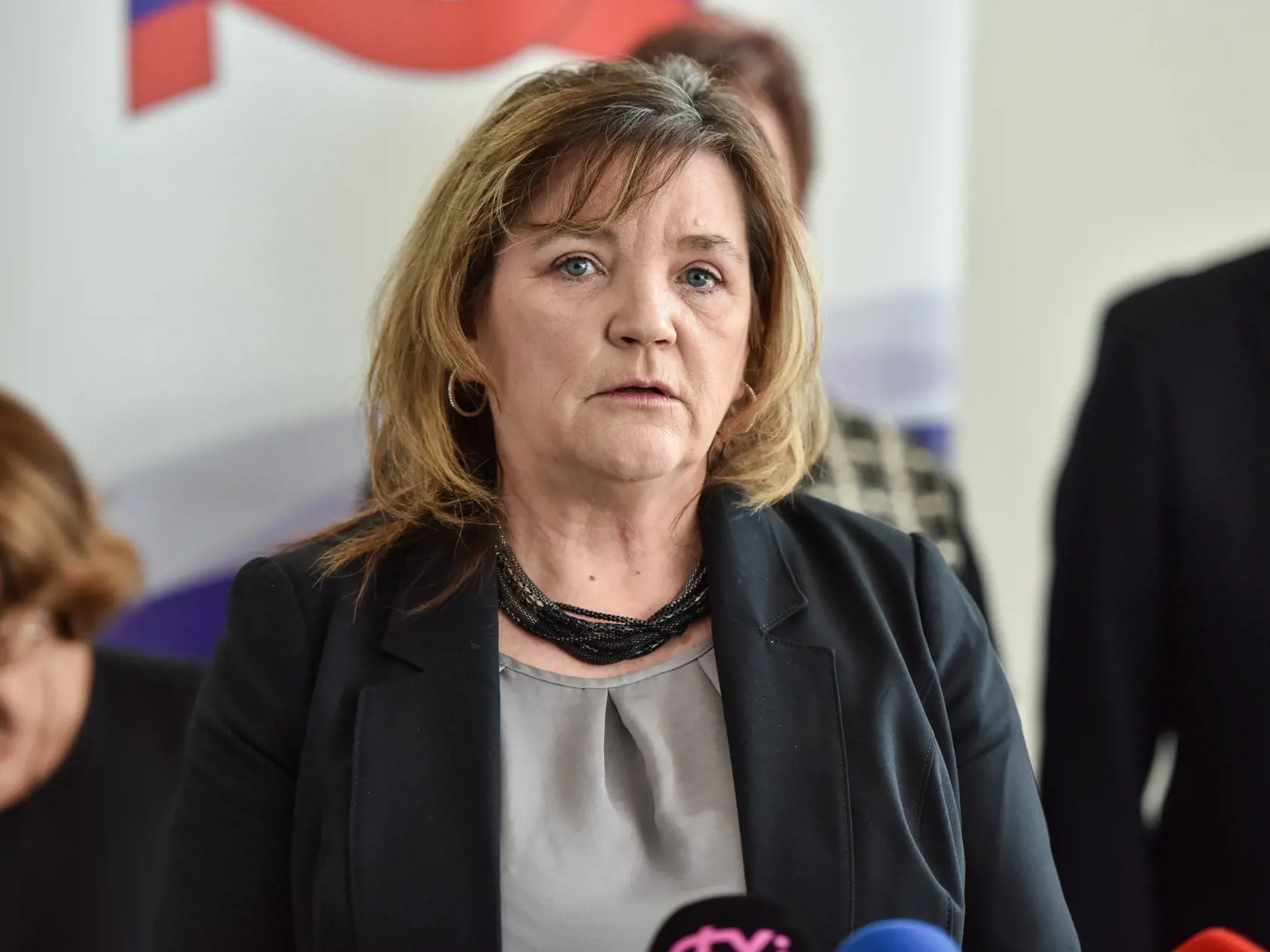Prezidentka Slovenskej komory zdravotných sestier a pôrodných asistentiek Iveta Lazorová upozorňuje na nízke platy sestier už dlho. Pandémia ukázala, že zdravotníkov je málo, no platy im doteraz nezvýšili.