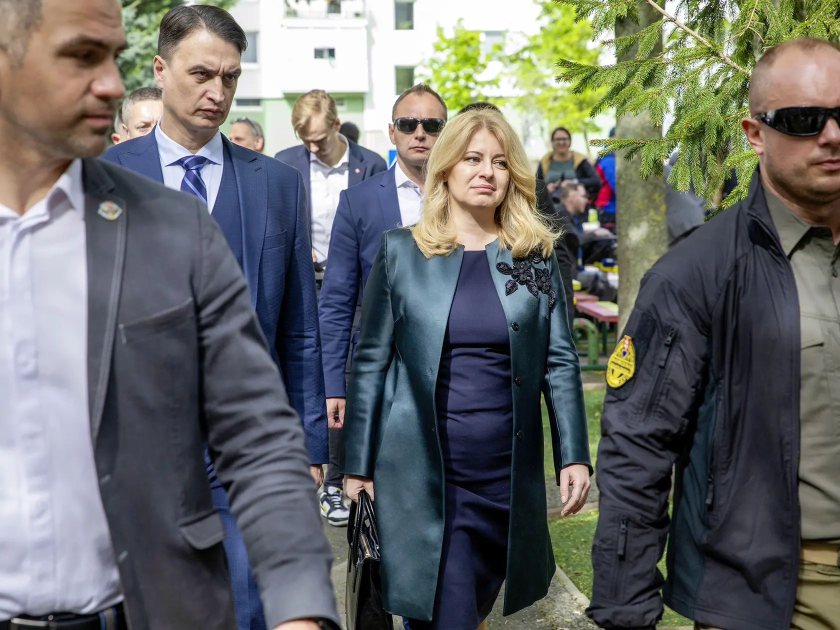 Ekologická a drahšia. Bývalá prezidentka Zuzana Čaputová stavila na autá šetrnejšie k životnému prostrediu, nie však menej luxusné. Na prepravu využívala aj hybridnú limuzínu BMW.