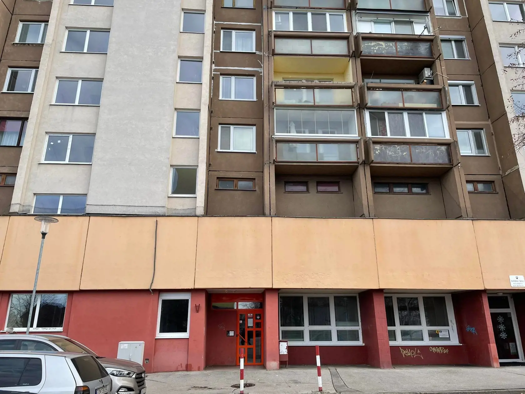 Bytovka na ulici Pavla Horova, kde sa devínsky masaker odohral.
