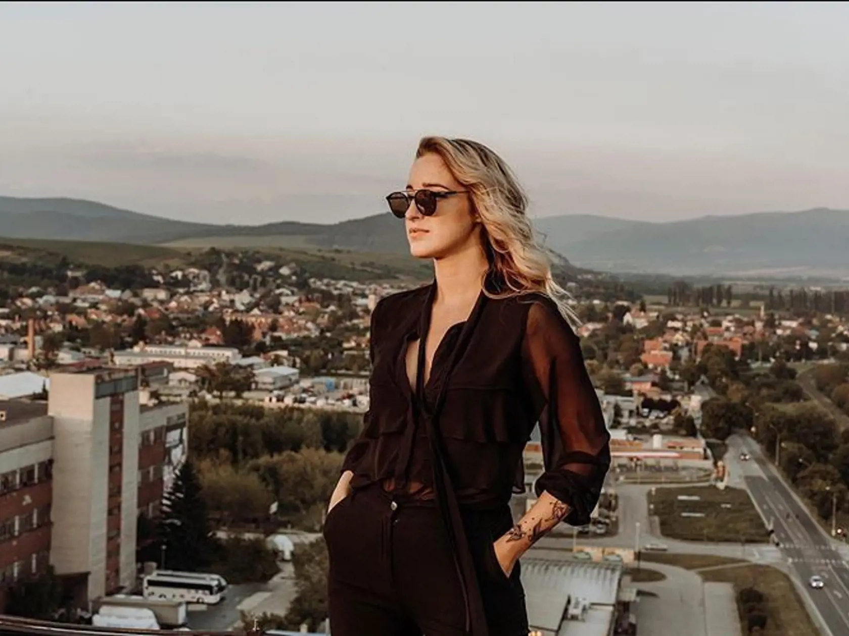 Sestra Barbory Piešovej, Lenka Piešová. Aj ona sa dlhé roky venuje spevu.