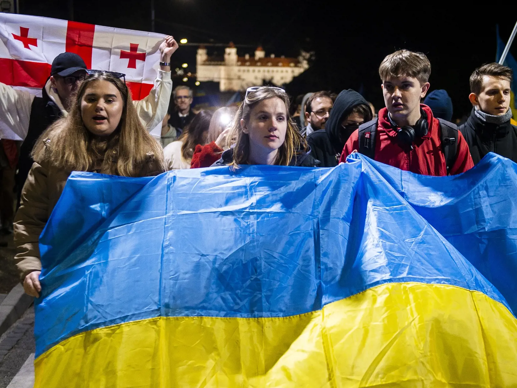 Na snímke účastníci sviečkového pochodu za mier na Ukrajine 24. februára 2022 v Bratislave. FOTO TASR - Jakub Kotian