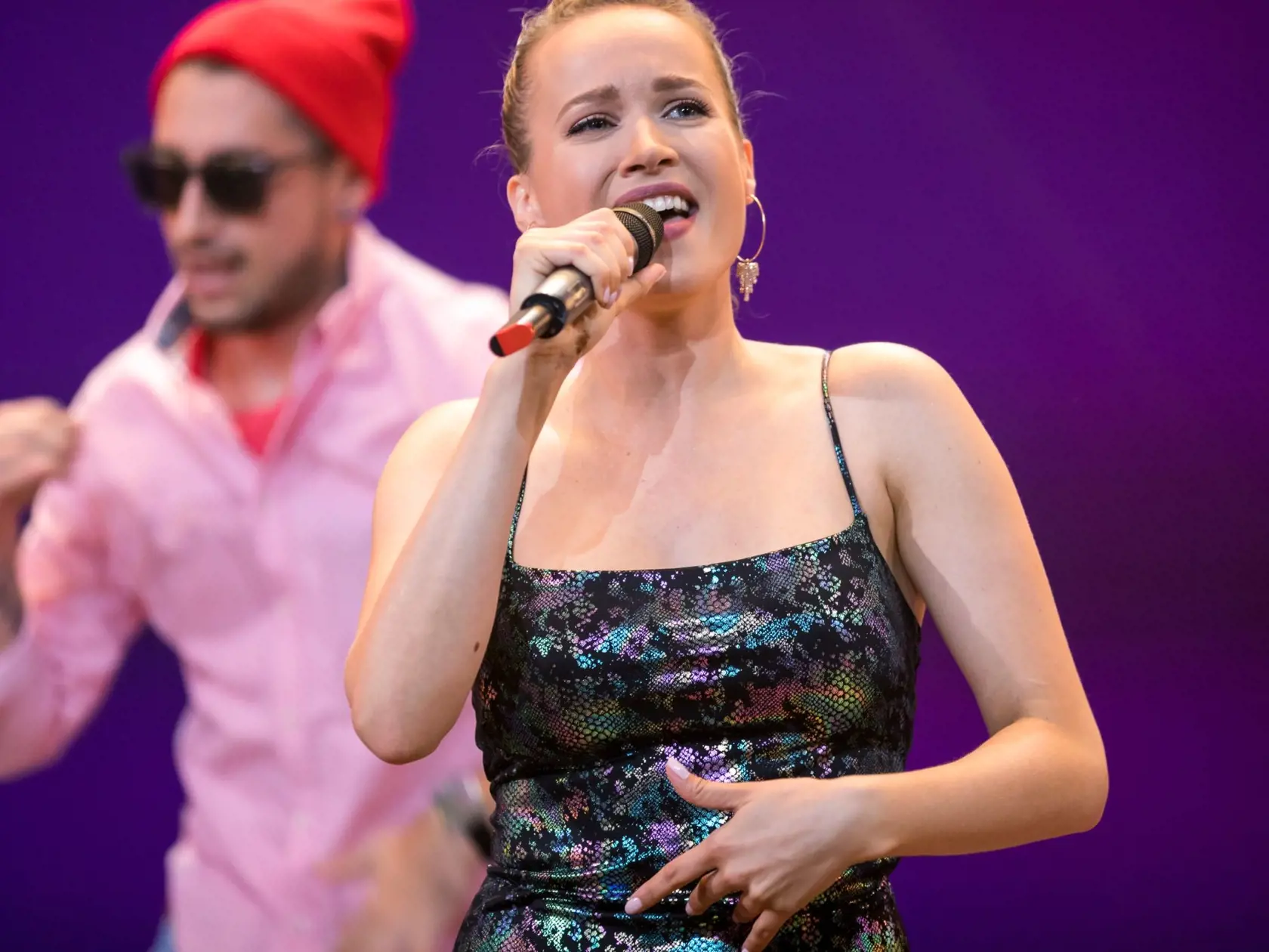 Kristína počas vystúpenia v Chart show.