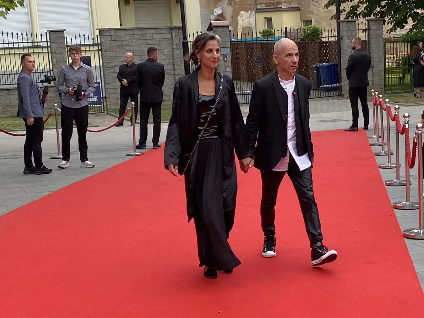 Príchod hostí na záverečný ceremoniál 30. ročníka medzinárodného festivalu Art Film Košice, na ktorom odovzdali ceny držiteľom honorárnych ocenení - Sergejovi Loznicovi, Antónii Liškovej a Marošovi Kramárovi a vyhlásili víťazov jednotlivých súťaží.