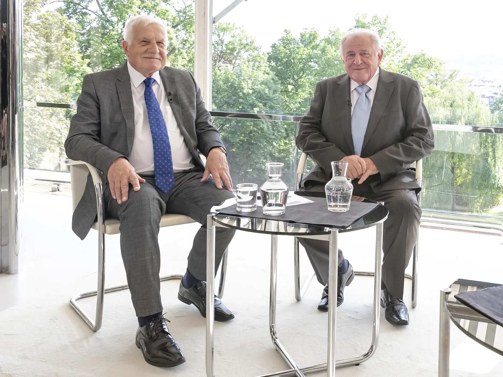 Václav Klus a Vladimír Mečiar po 30 rokoch vo vile Tugendhat v Brne.