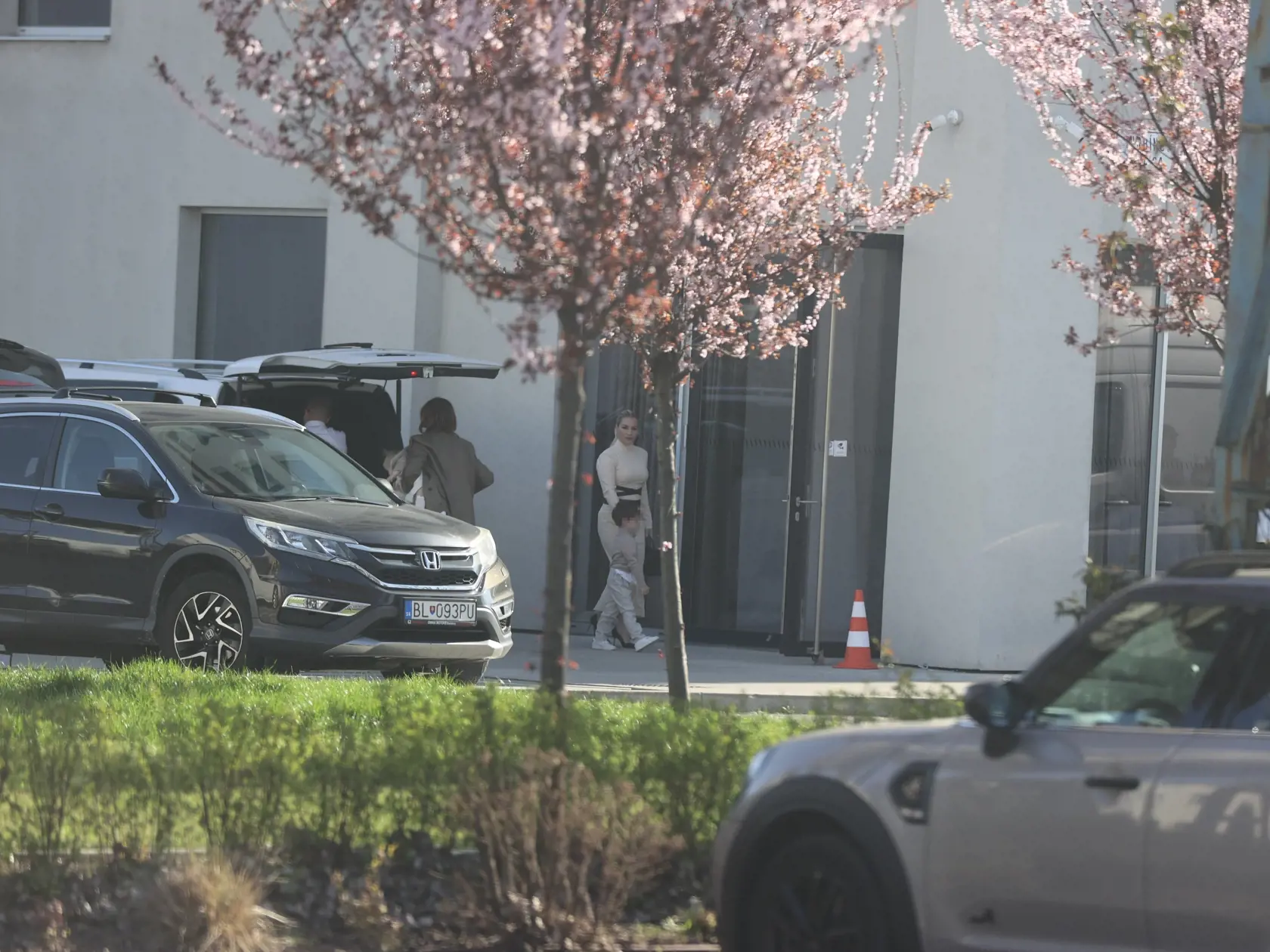 Ako prvá prišla naša bývalá tenistka v sprievode manžela a matky Kataríny