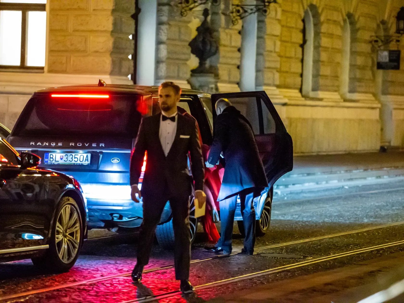  Na snímke je Boris Kollár, Alexandra Kollárová pri odchode z 20. ročníka dobročinného plesu v opere.