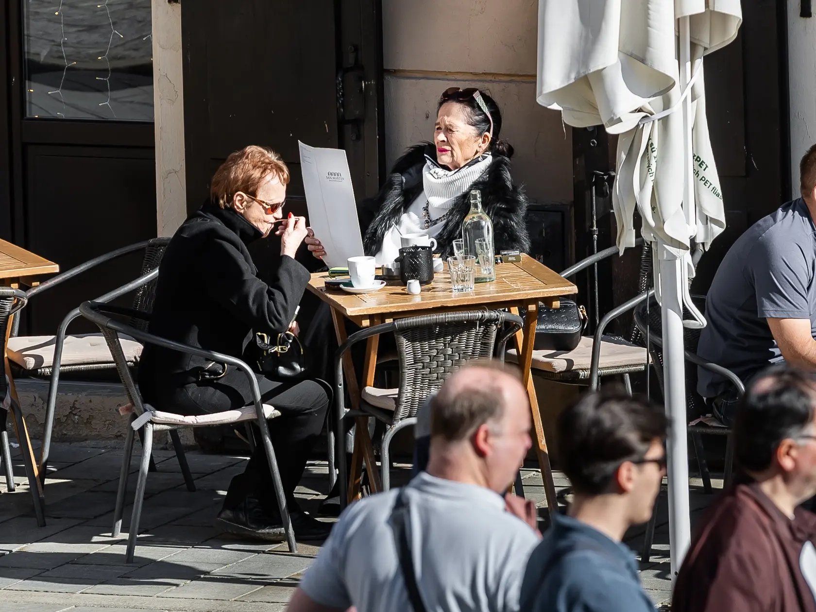Posledná rozlúčka s hercom Štefanom Kvietikom za účasti rodiny aj verejnosti v Katedrále sv. Martina v Bratislave. Na snímke Hana Gregorová.