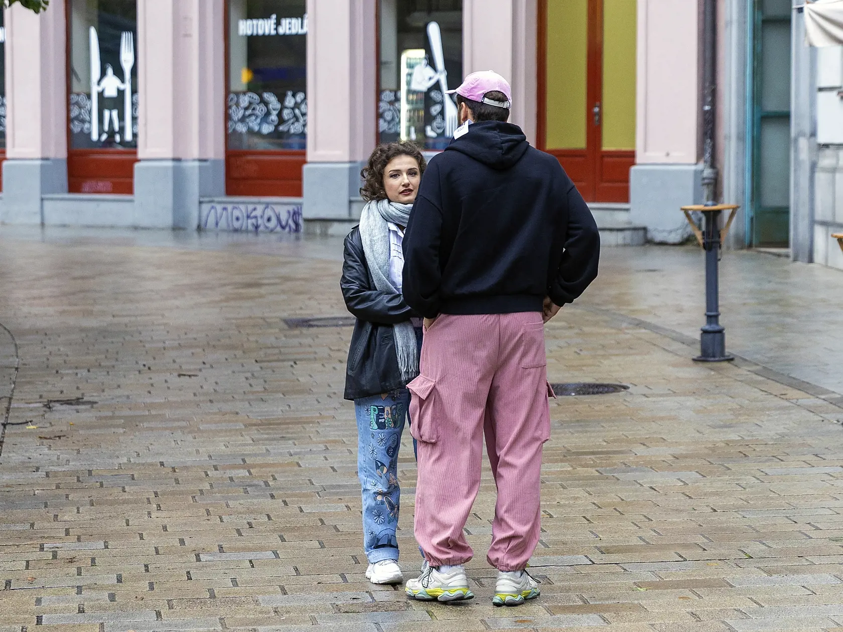 Bratislava. Stará tržnica.16. 9. 2024. 18:37 hod. Dubayová sa tvárila nahnevane.