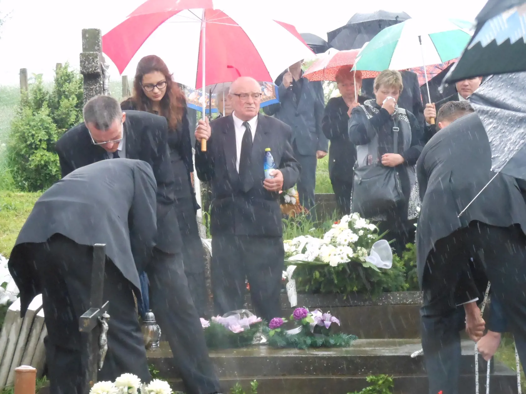 Pohreb Václavy (†20), uložili ju do hrobu jej starých rodičov.
