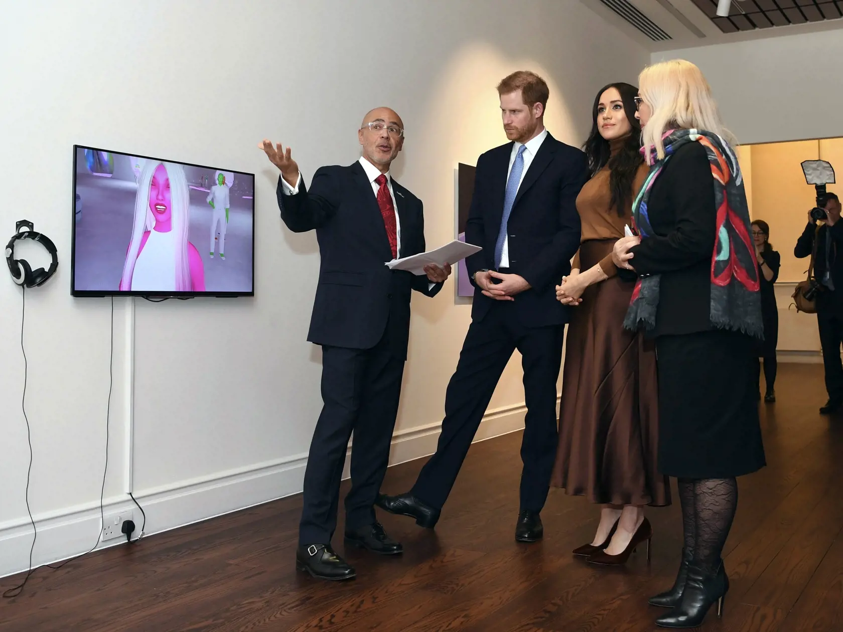 Prvé kráľovské povinnosti Meghan a princa Harryho v tomto roku. Spoločne navštívili Kanadský dom v Londýne. Práve v Kanade trávili ako rodina vianočné sviatky. Reč tela vojvodkyne a vojvodu zo Sussexu naznačovala, že sú si oporou.
