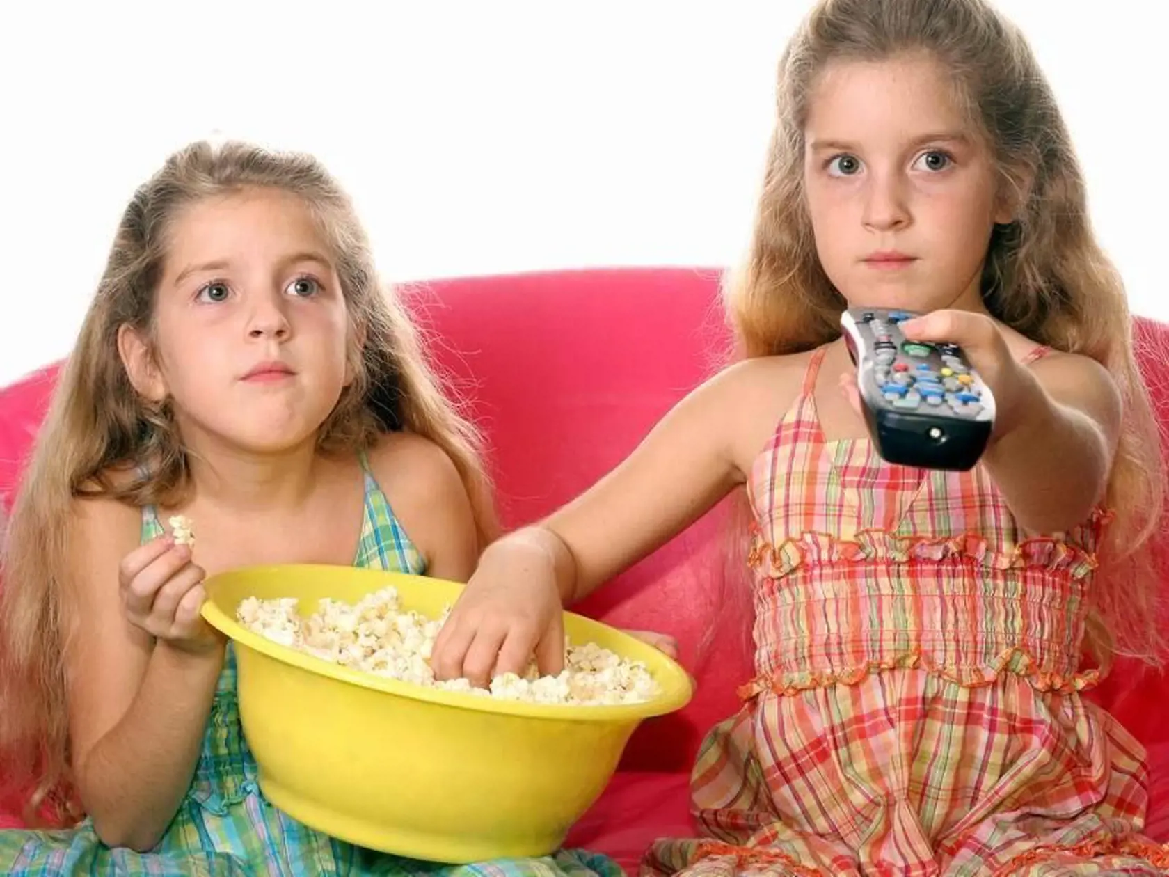Čítanie, sledovanie mobilu či televízie, počúvanie hudby počas jedla vedú k obezite.