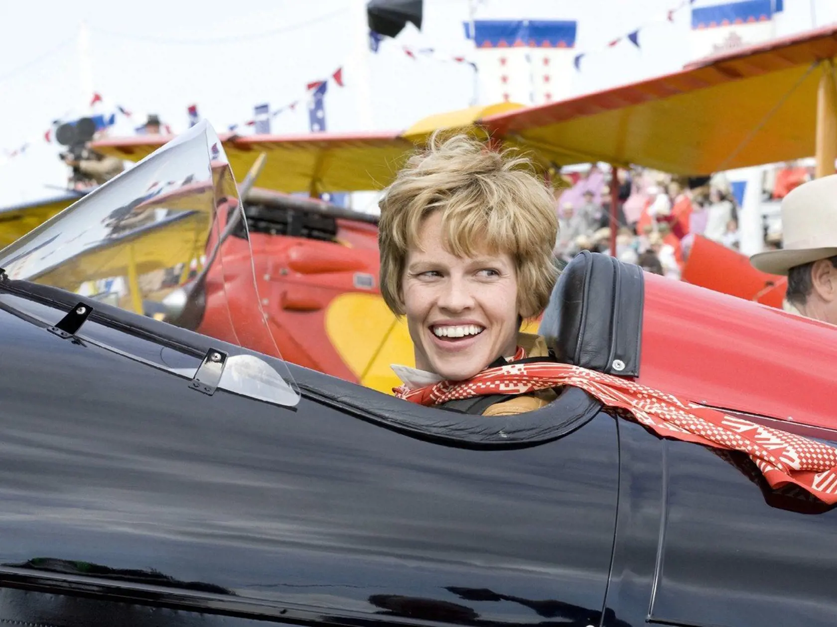 Amélia - príbeh ženy, Amelie Earhart, ktorá verila, že dokáže sama preletieť Atlantik. Tvorcovia však nerešpektovali reálne fakty a filmu tak značne uškodili.  