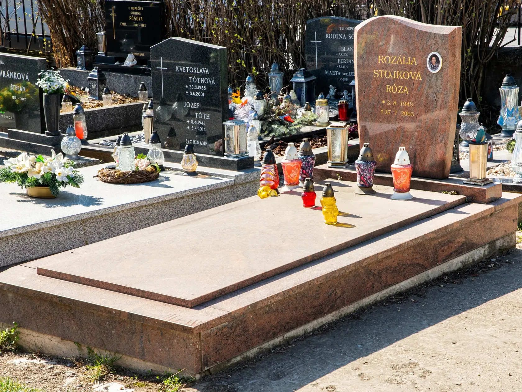 Na snímke miesto posledného odpočinku Rozálie "Rózy" Stojkovej, prvej manželky Jenda.