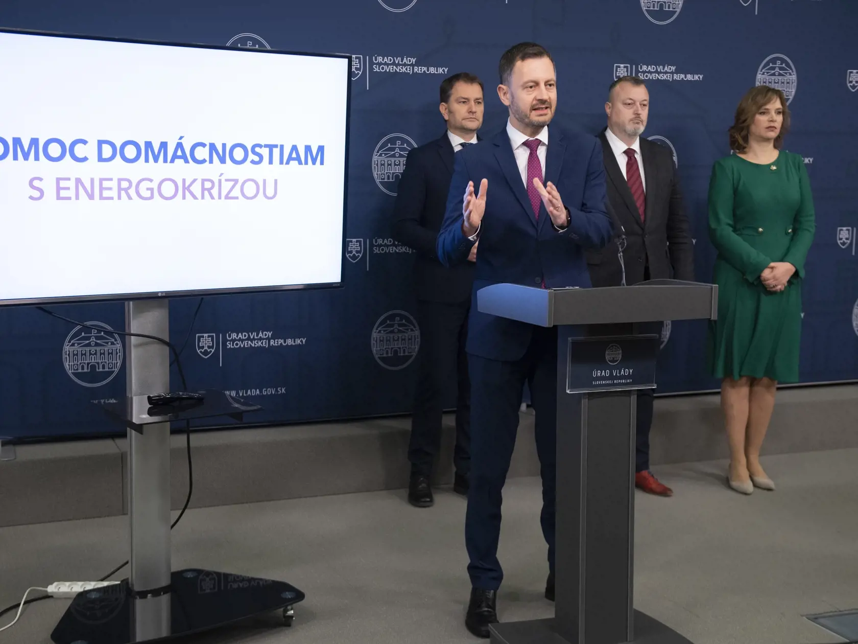 Predseda vlády Eduard Heger (OĽANO), minister financií Igor Matovič (OĽANO), minister práce, sociálnych vecí a rodiny Milan Krajniak (Sme rodina) a ministerka investícií, regionálneho rozvoja a informatizácie Veronika Remišová (Za ľudí) počas tlačovej konferencie o cenách energií pre domácnosti v Bratislave vo štvrtok 1. decembra 2022.