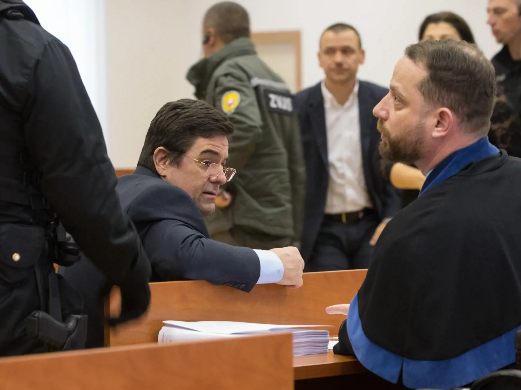 Tretie pojednávanie na Špecializovanom trestnom súde v Pezinku vo veci vraždy investigatívneho novinára Jána Kuciaka a jeho snúbenice Martiny Kušnírovej. Na snímke je Marián Kočner, po ukončení výsluchu Petra Tótha (v pozadí).